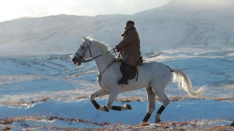 skynews-kim-jong-un-riding-white-horse_4806440.webp